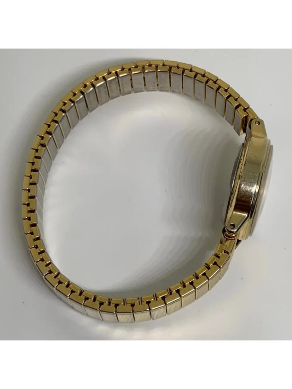 Vintage Timex quartz women’s watch gold tone 23mm  stretch band 6.5” running